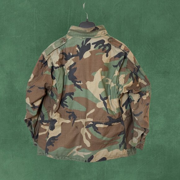 U.S. Army M-65 Cold Weather Field Coat & Hood w/ Woodland Camo Pattern (Large) - Picture 7 of 16